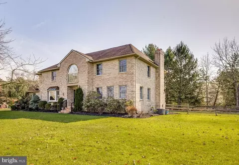 4 Meadowview Dr, Shamong, NJ 08088