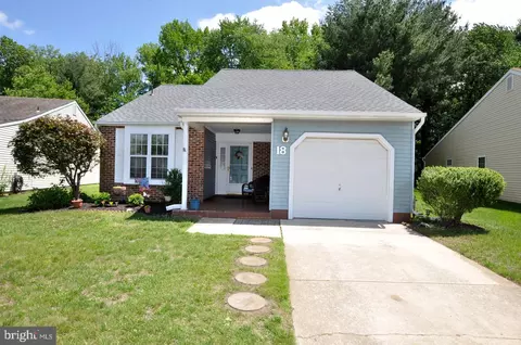 18 Falmouth Dr, Mount Laurel, NJ 08054
