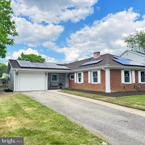 17 Meadowlark Ln, Willingboro, NJ 08046