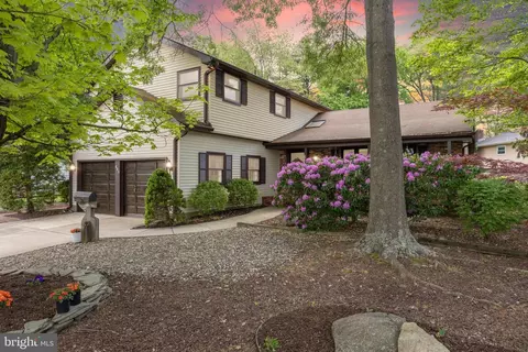 886 Lafayette Dr, Mount Laurel, NJ 08054