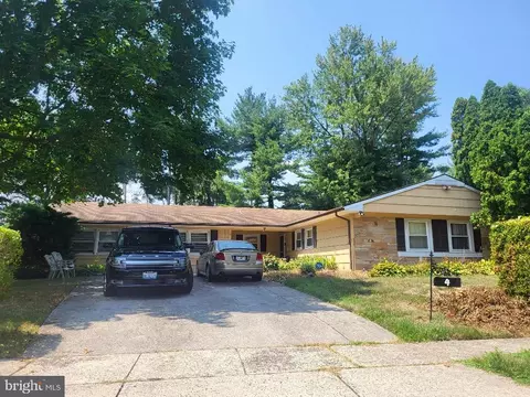 4 Edgemont Ln, Willingboro, NJ 08046