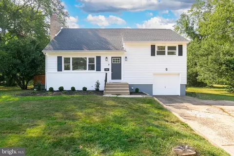 406 Parker Ave, Moorestown, NJ 08057