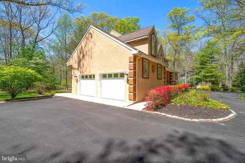 Exterior - 5 Castle Rd, Shamong, NJ 08088 photo 2 of 9