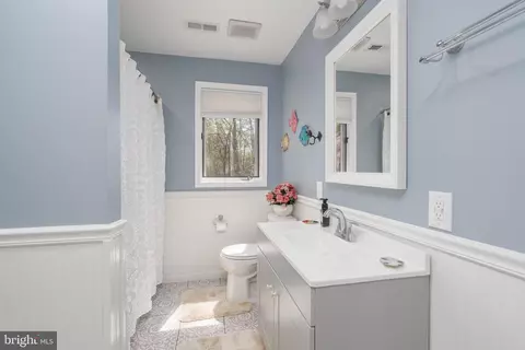 Bath - 5 Castle Rd, Shamong, NJ 08088 photo 4 of 5