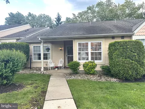 1341 Thornwood Dr, Mount Laurel, NJ 08054