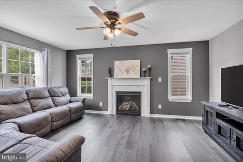 Living - 115 S Maple Ave, Maple Shade, NJ 08052 photo 2 of 3
