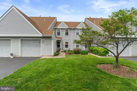 9 Hemlock Ct, Bordentown, NJ 08505