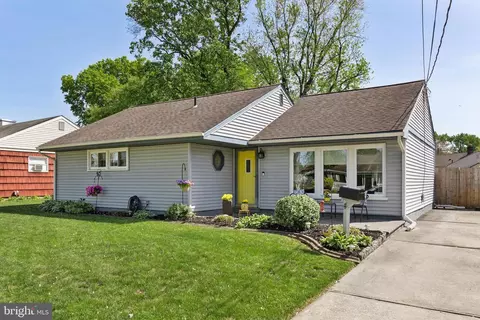 4 Rose Ave, Maple Shade, NJ 08052