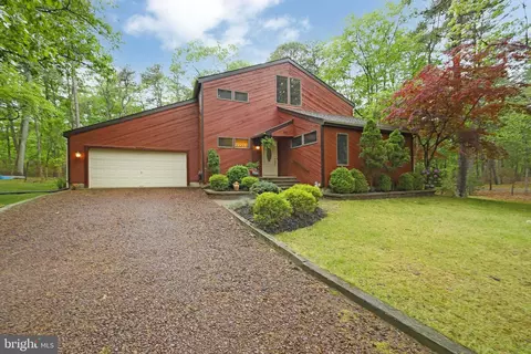 77 Wigwam Ct, Medford, NJ 08055