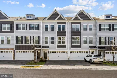 58 Autumn Park Dr, Medford, NJ 08055