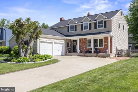 701 Decatur Dr, Mount Laurel, NJ 08054