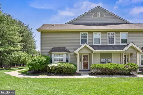 108 Pertwood Ct, Mount Laurel, NJ 08054