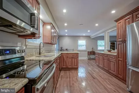 Entry Way - 25 Mill Rd, Shamong, NJ 08088 photo 7 of 9