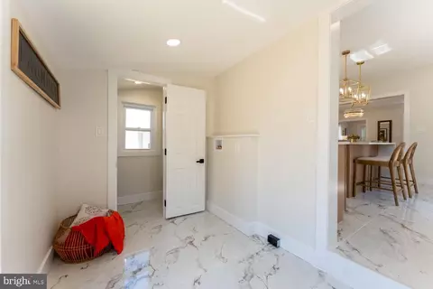 Entry Way - 210 S Fairview St, Riverside, NJ 08075 photo 6 of 8