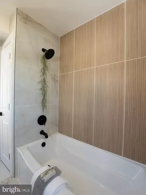 Bath - 210 S Fairview St, Riverside, NJ 08075 photo 2 of 4