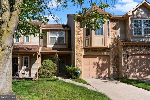 20 Claver Hill Way, Mount Laurel, NJ 08054