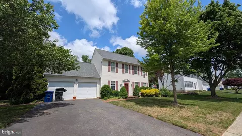 7 Mahogany Dr, Burlington, NJ 08016