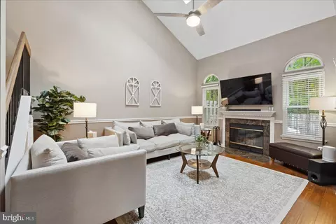 52 Kettlebrook Dr, Mount Laurel, NJ 08054