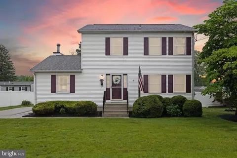 872 Grove St, Florence, NJ 08518