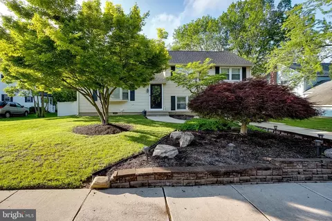 104 Green Briar Dr, Delran, NJ 08075