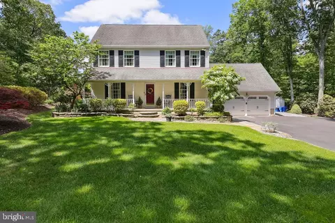 124 Strawberry Dr, Shamong, NJ 08088