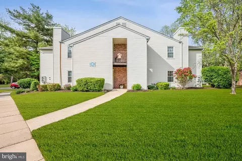 23 Village La Ln, Mount Laurel, NJ 08054