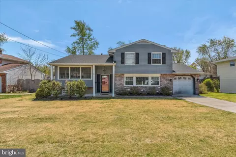 48 Dartmouth Dr, Delran, NJ 08075