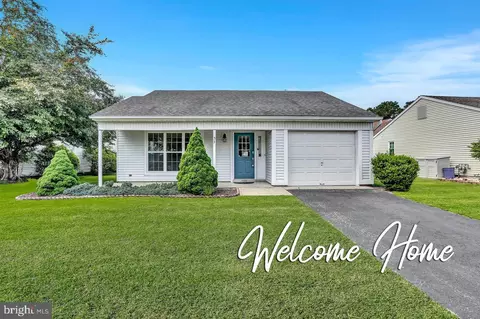 53 Stratford Rd, Southampton, NJ 08088