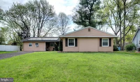 24 Edgewater Ln, Willingboro, NJ 08046