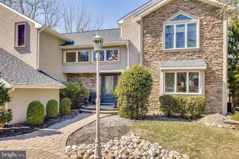 14 Corsham Dr, Medford, NJ 08055