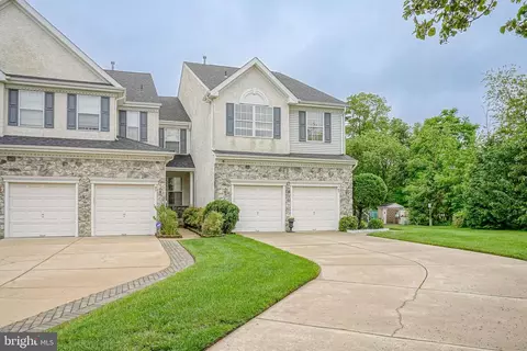 87 Chapel Hill Rd, Mount Laurel, NJ 08054