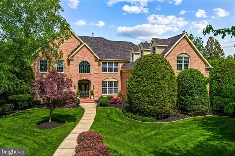 128 Pheasant Field Ln, Moorestown, NJ 08057