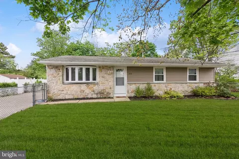 318 Spring Lake Blvd, Browns Mills, NJ 08015