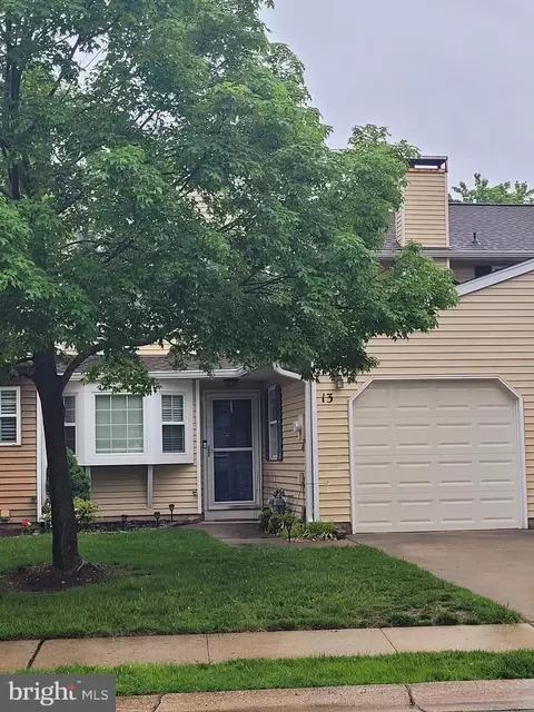 13 Amherst Ct, Bordentown, NJ 08505