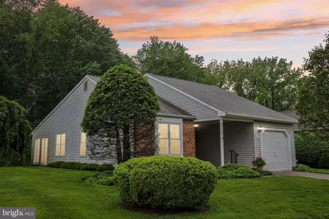 38 Falmouth Dr, Mount Laurel, NJ 08054
