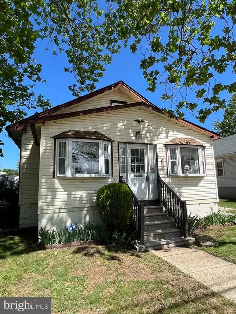 103 W Charles St, Palmyra, NJ 08065