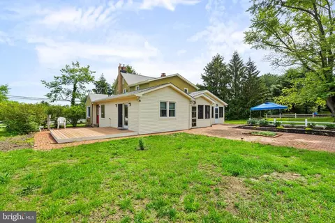 522 Creek Rd, Moorestown, NJ 08057
