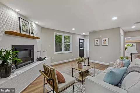 Living - 319 E Rudderow Ave, Maple Shade, NJ 08052 photo 2 of 3