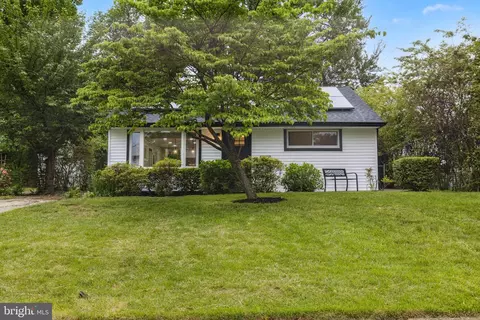 Exterior - 319 E Rudderow Ave, Maple Shade, NJ 08052 photo 2 of 5