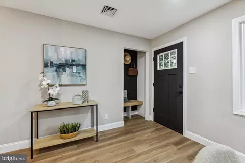 Entry Way - 319 E Rudderow Ave, Maple Shade, NJ 08052 photo 2 of 11