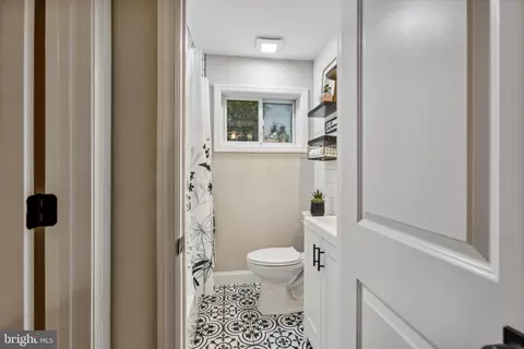Entry Way - 319 E Rudderow Ave, Maple Shade, NJ 08052 photo 5 of 11