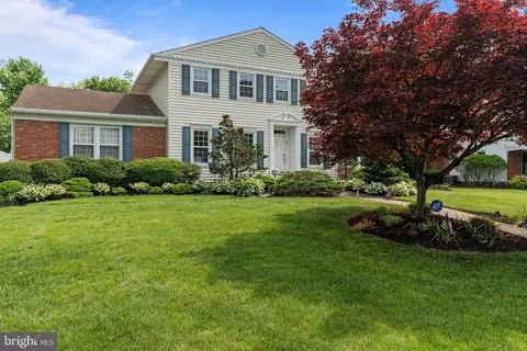 704 Waterford Dr, Cinnaminson, NJ 08077