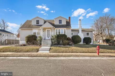 102 S Poplar Ave, Maple Shade, NJ 08052