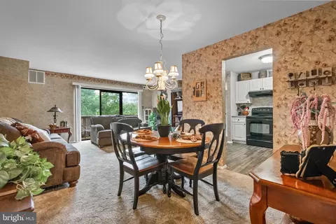 1006 Lindsey Ct, Marlton, NJ 08053