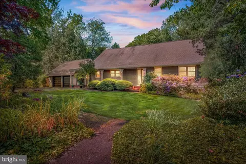 614 Chestnut St, Moorestown, NJ 08057