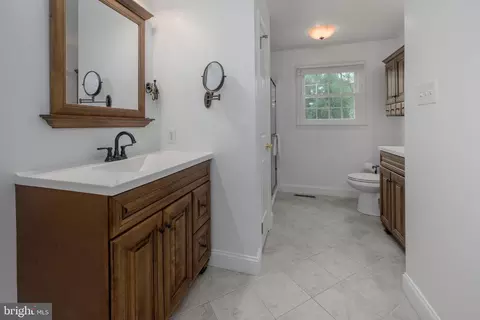 Bath - 47 Millstone Dr, Shamong, NJ 08088 photo 2 of 3