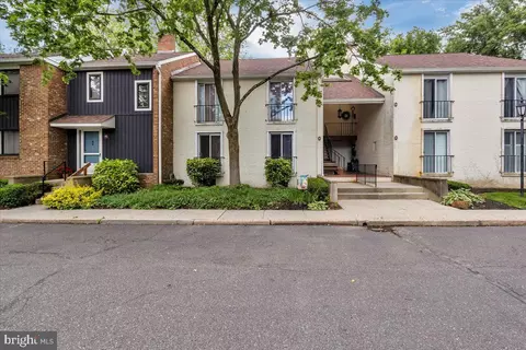 18 S Close, Moorestown, NJ 08057