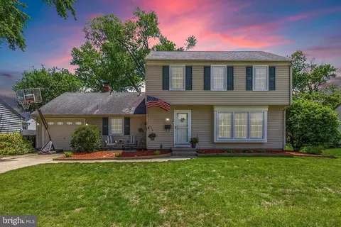 230 Aqua Ln, Delran, NJ 08075