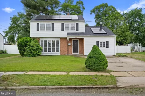 410 S Arthur Dr, Beverly, NJ 08010