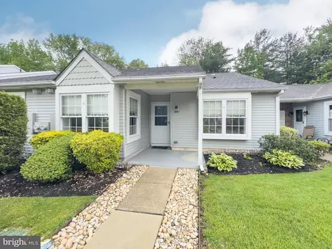 1447 Thornwood Dr, Mount Laurel, NJ 08054